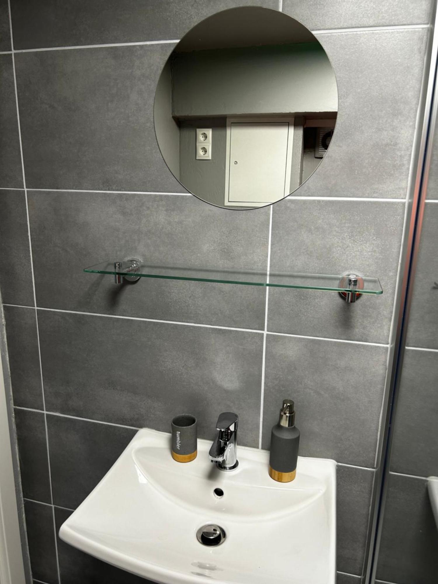 Guidos Place Souterrain Apartment Weissenthurm 外观 照片