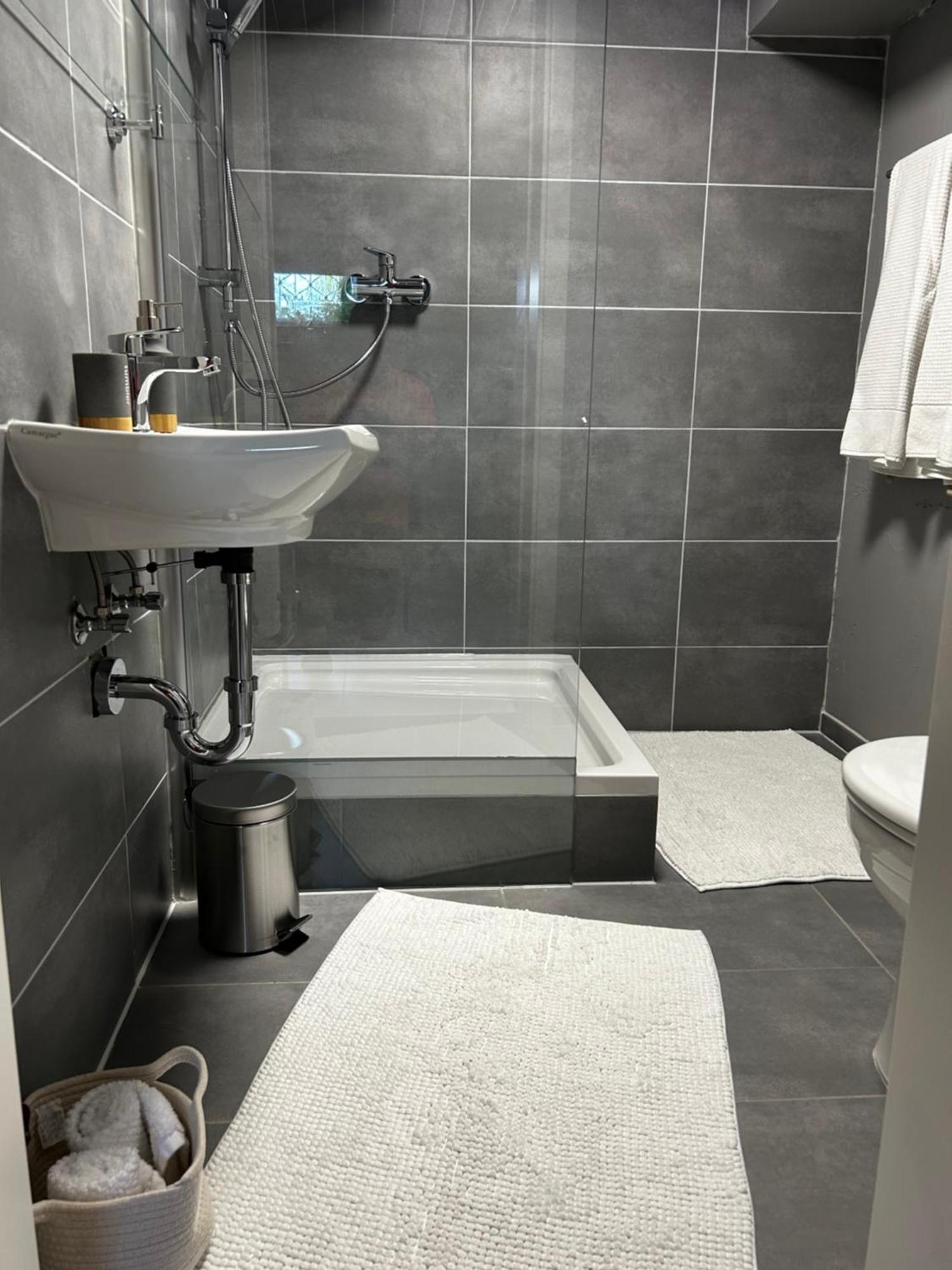 Guidos Place Souterrain Apartment Weissenthurm 外观 照片